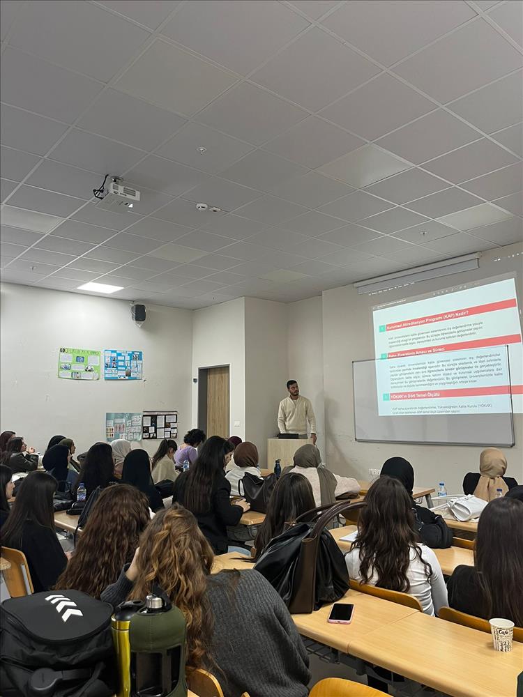 Fakültemiz Öğrencileri ile Kurumsal Akreditasyon Programı (KAP) süreci değerlendirme toplantısı gerçekleştirildi.