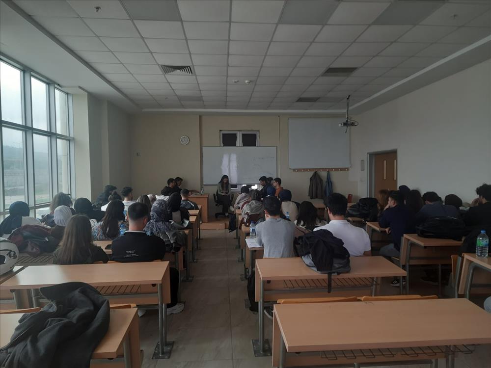 Sağlık Bilimleri Fakültesi Hemşirelik Bölümünden münazara etkinliği 